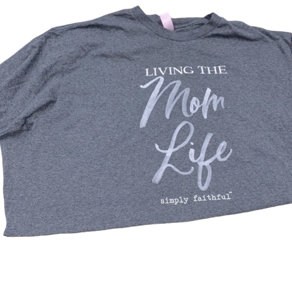Living the Mom Life grey T-shirt size large